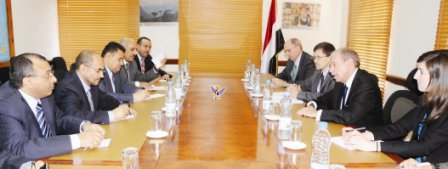 جانب من الاجتماع أمس